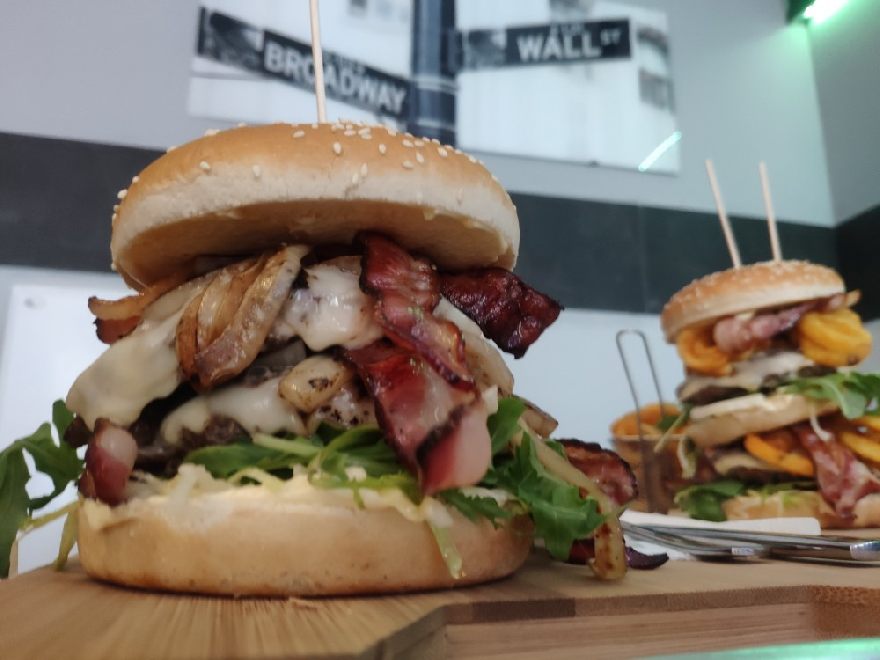 Leckere frische Burger von Wall street Burgers mit Lieferservice in Beckum.